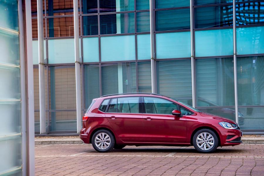  Volkswagen Golf SV SE 2018 года  (UK) (фото 23 из 28)